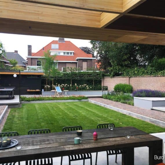 Modern klassieke stadstuin in Eindhoven in aanleg