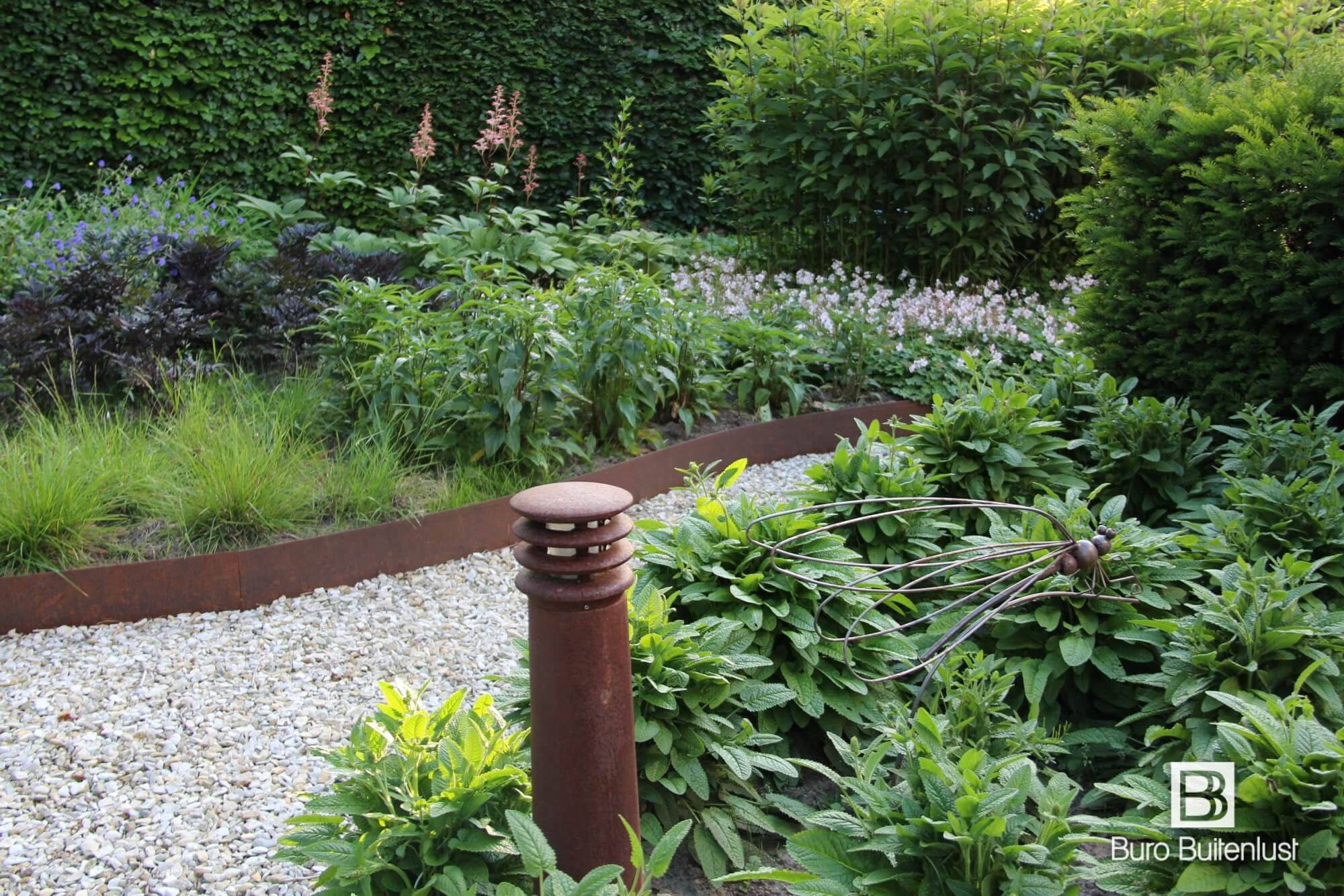 Modern tuinontwerp landelijke tuin met cortenstaal