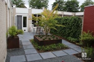 Moderne kleine patiotuin