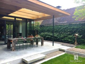 Tuinontwerp moderne tuin bij klassieke villa