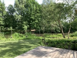 Exclusieve landschappelijke tuin bij stadsvilla Roermond
